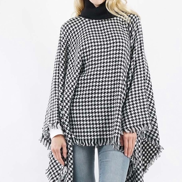 Tops - B&W Houndstooth Poncho